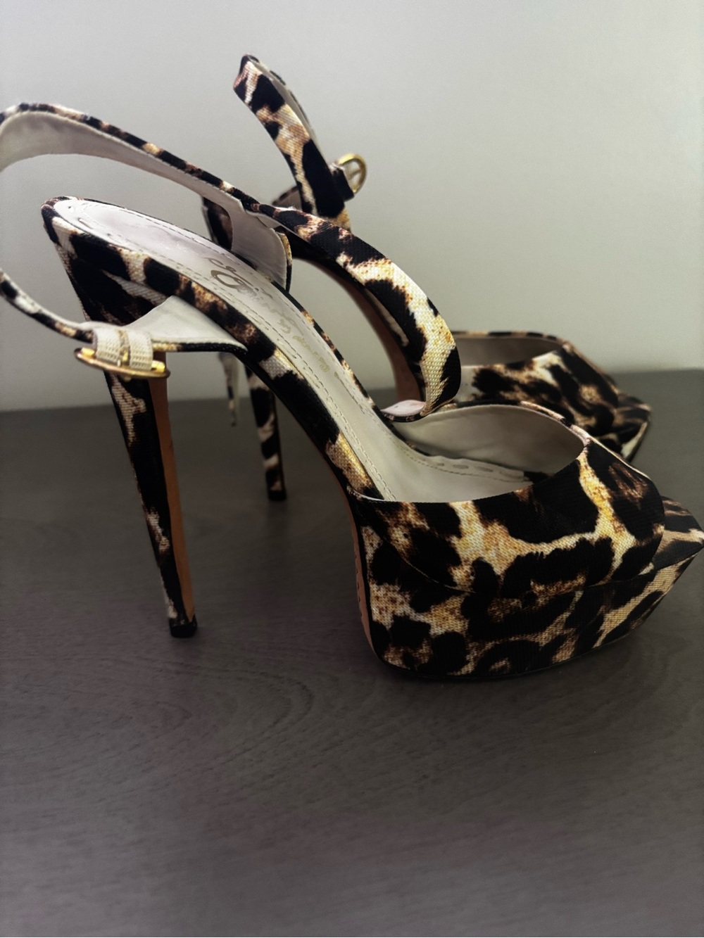Alice & Olivia Size 39 Leopard Print Platform Heels - Picture 13 of 14